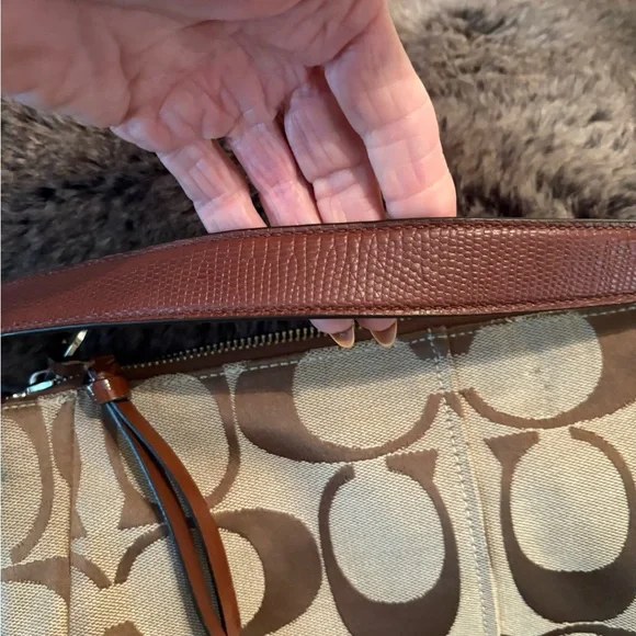 Coach Tan and Brown Signature Shoulder Bag - Picture 3 of 10